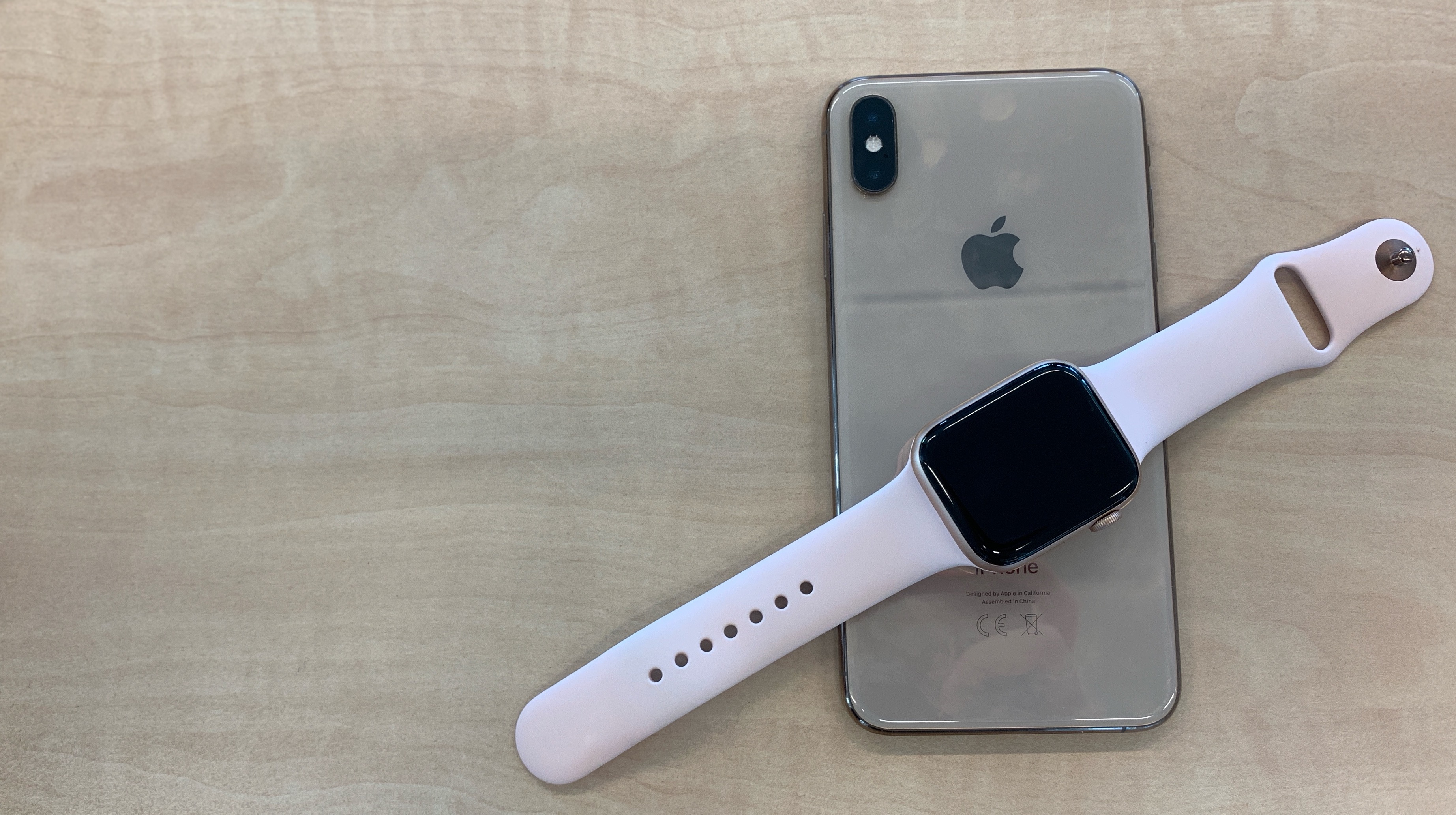 Nieuwe iPhone laadt AirPods en Apple Watch draadloos op'