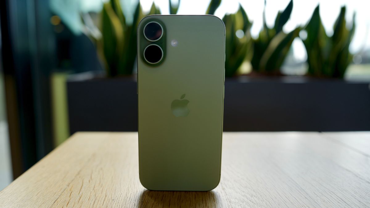 Achterzijde van de groene iPhone 17, met dubbele camera