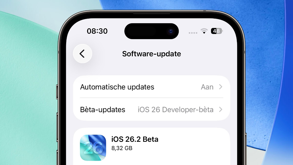 Halve iPhone met installatiemenu iOS 26 bèta