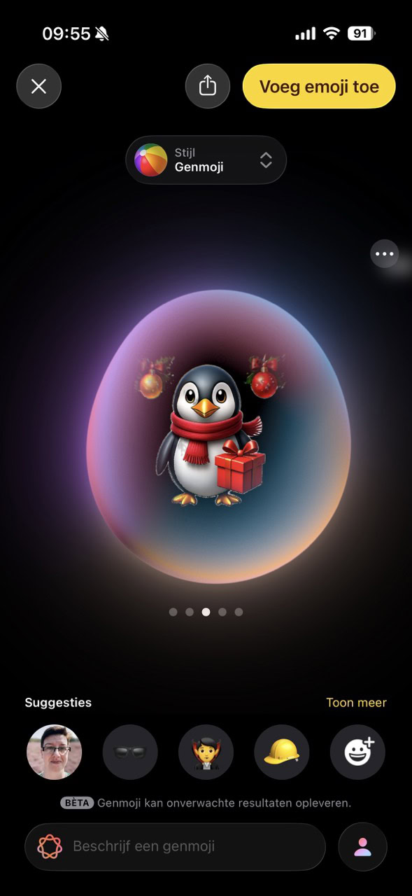 Pinguïn met sjaal en kerstcadeau