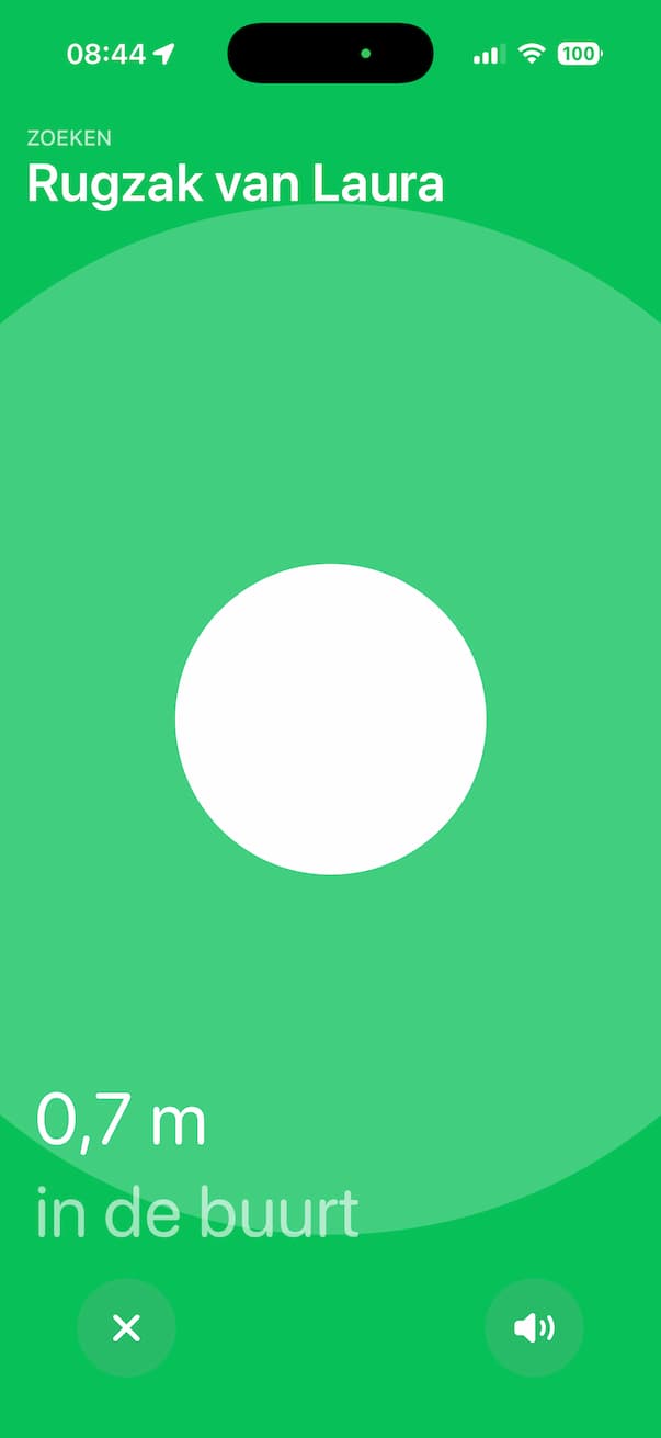 Groen scherm AirTag is in de buurt