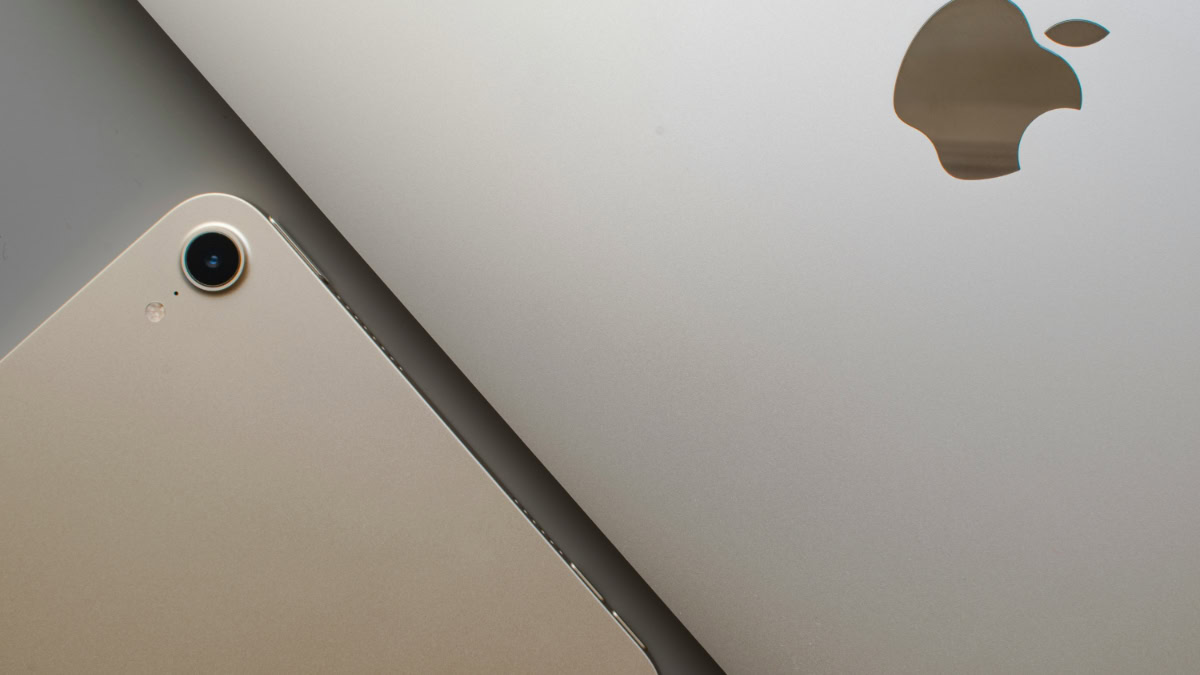 iPad en MacBook naast elkaar