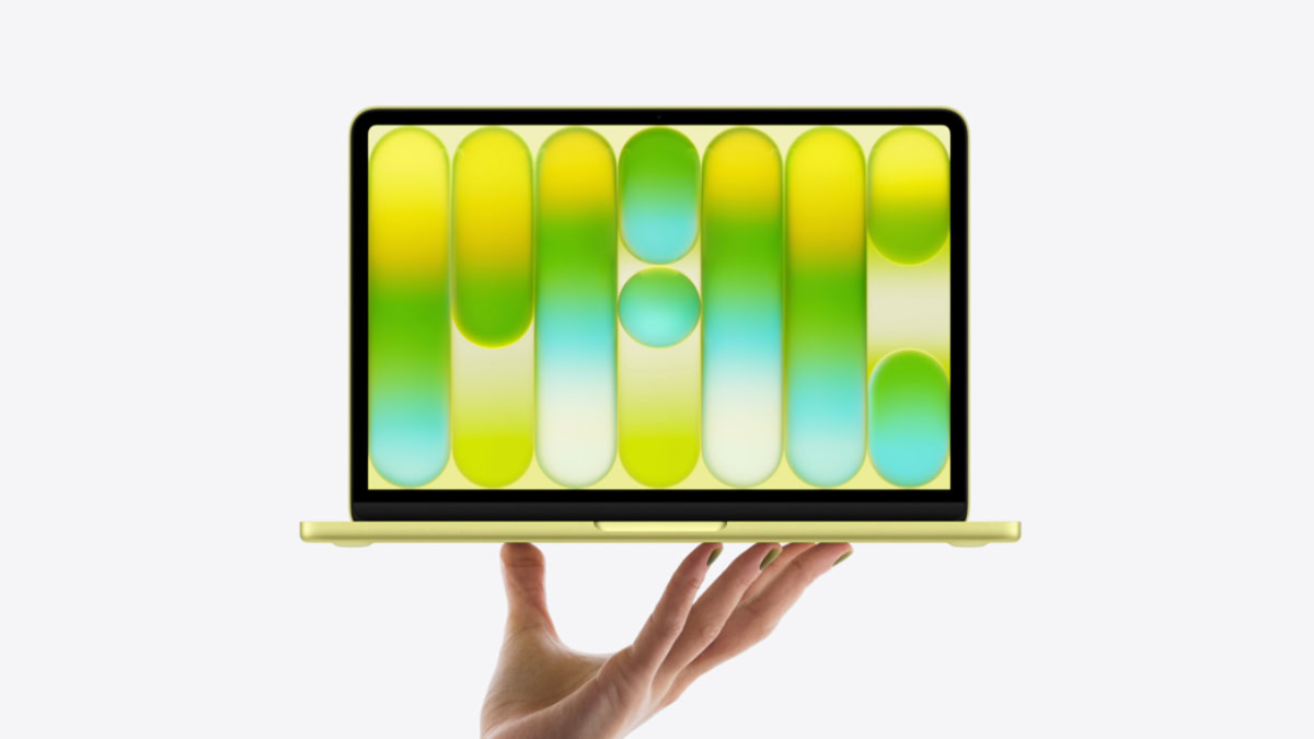 MacBook Neo in citrus op hand