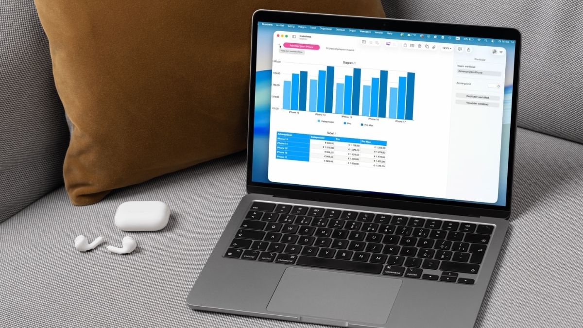 MacBook waarop spreadsheet in Numbers wordt gemaakt