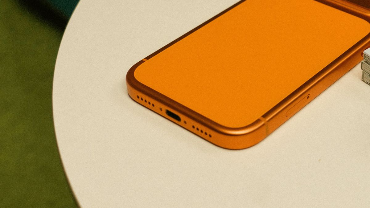 Onderzijde oranje iPhone 17 Pro