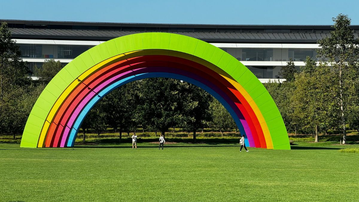 Regenboog in Apple Park