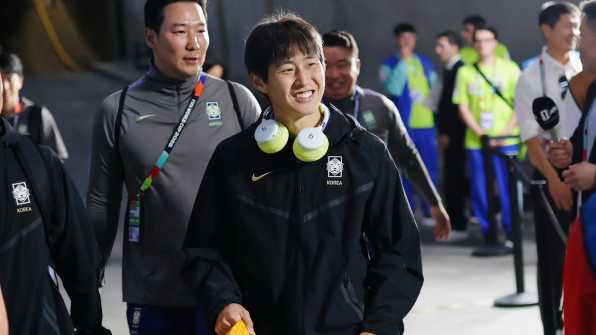 Apple headphones world cup