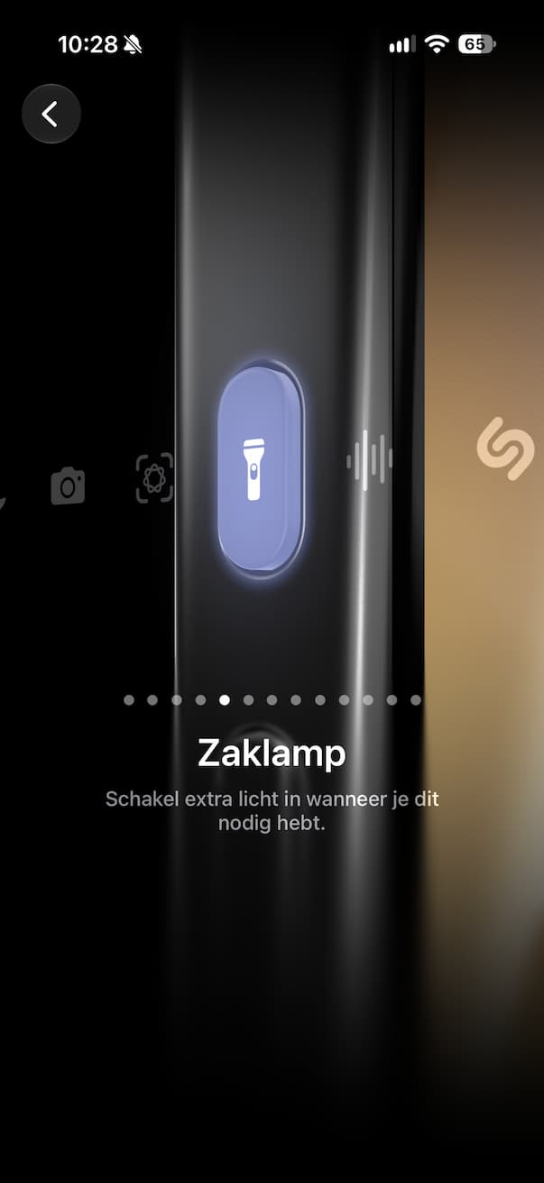 De zaklamp bij de hand